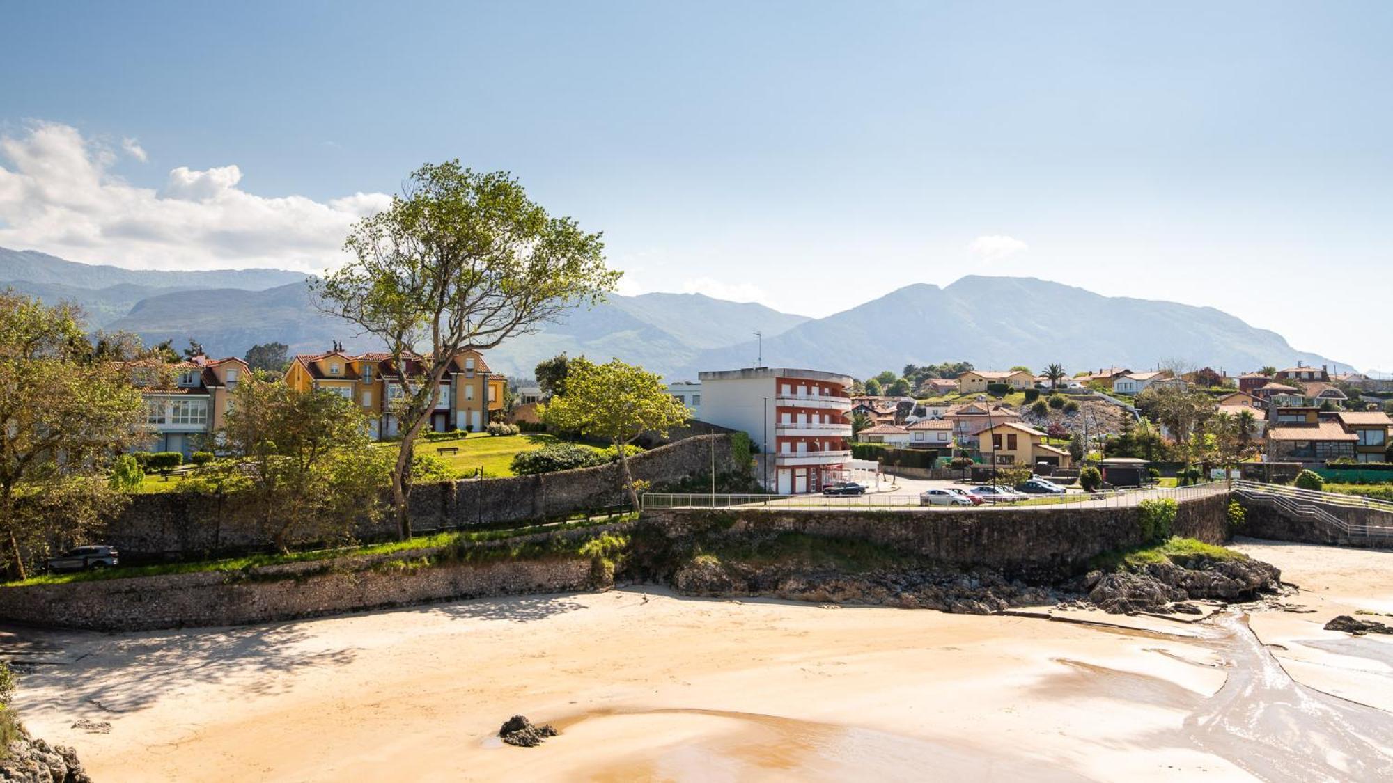Гостьовий будинок Casa En La Costa Con Wifi Jardin Y Barbacoa Льянес Екстер'єр фото