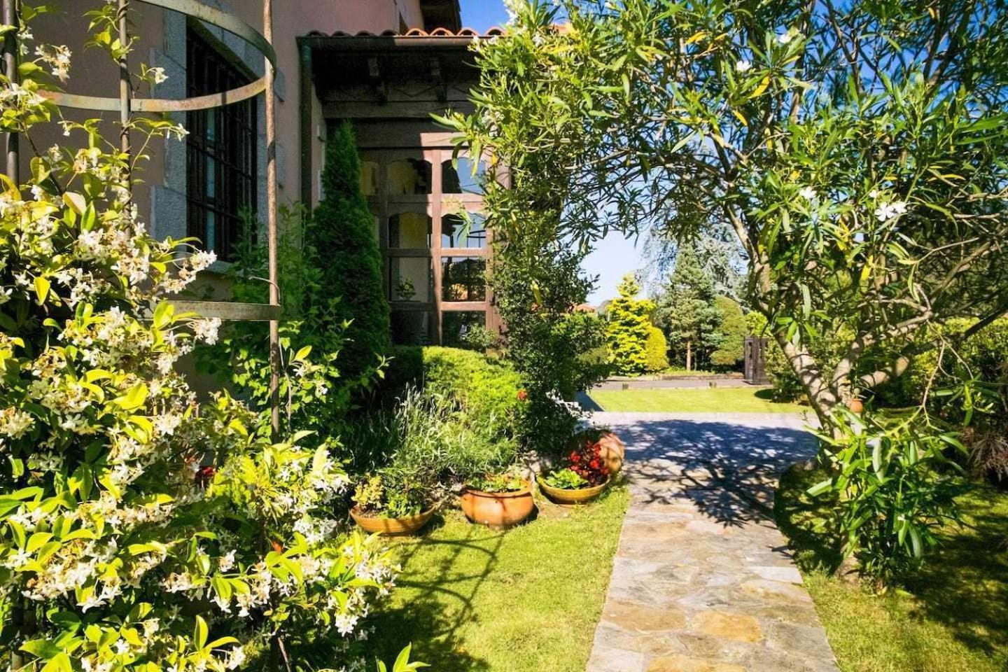Гостьовий будинок Casa En La Costa Con Wifi Jardin Y Barbacoa Льянес Екстер'єр фото