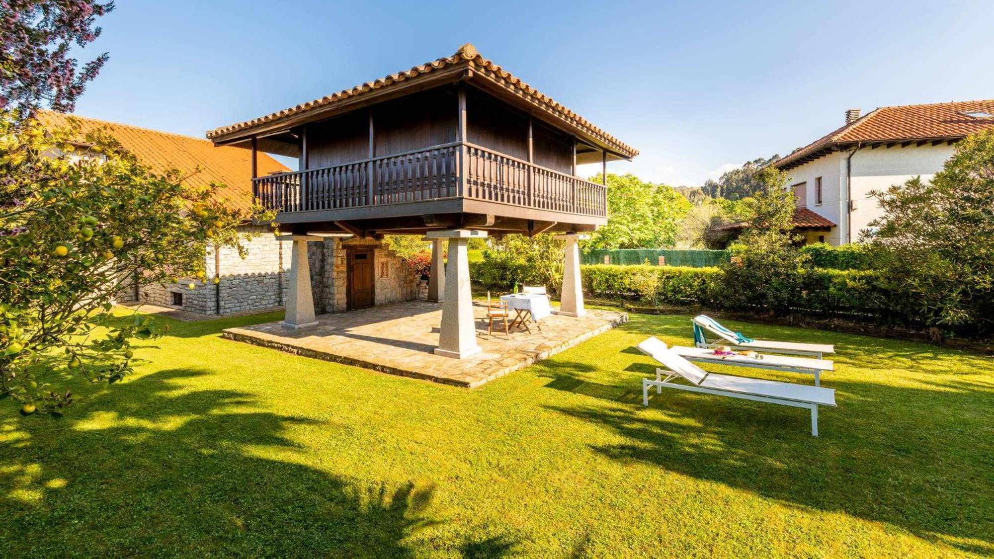 Гостьовий будинок Casa En La Costa Con Wifi Jardin Y Barbacoa Льянес Екстер'єр фото